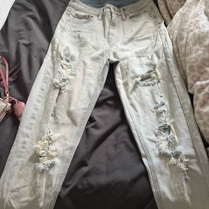 light wash mom jeans